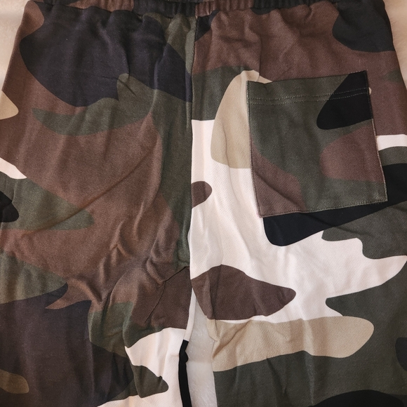 Fifth loop Woodland print drawstring shorts Size M - Picture 2 of 3